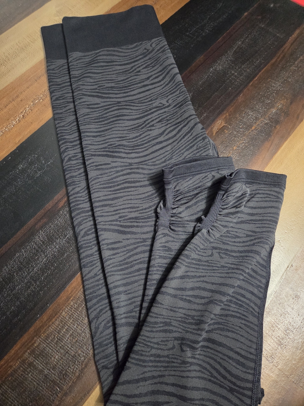 Old Navy Gray Zebra Leggings
